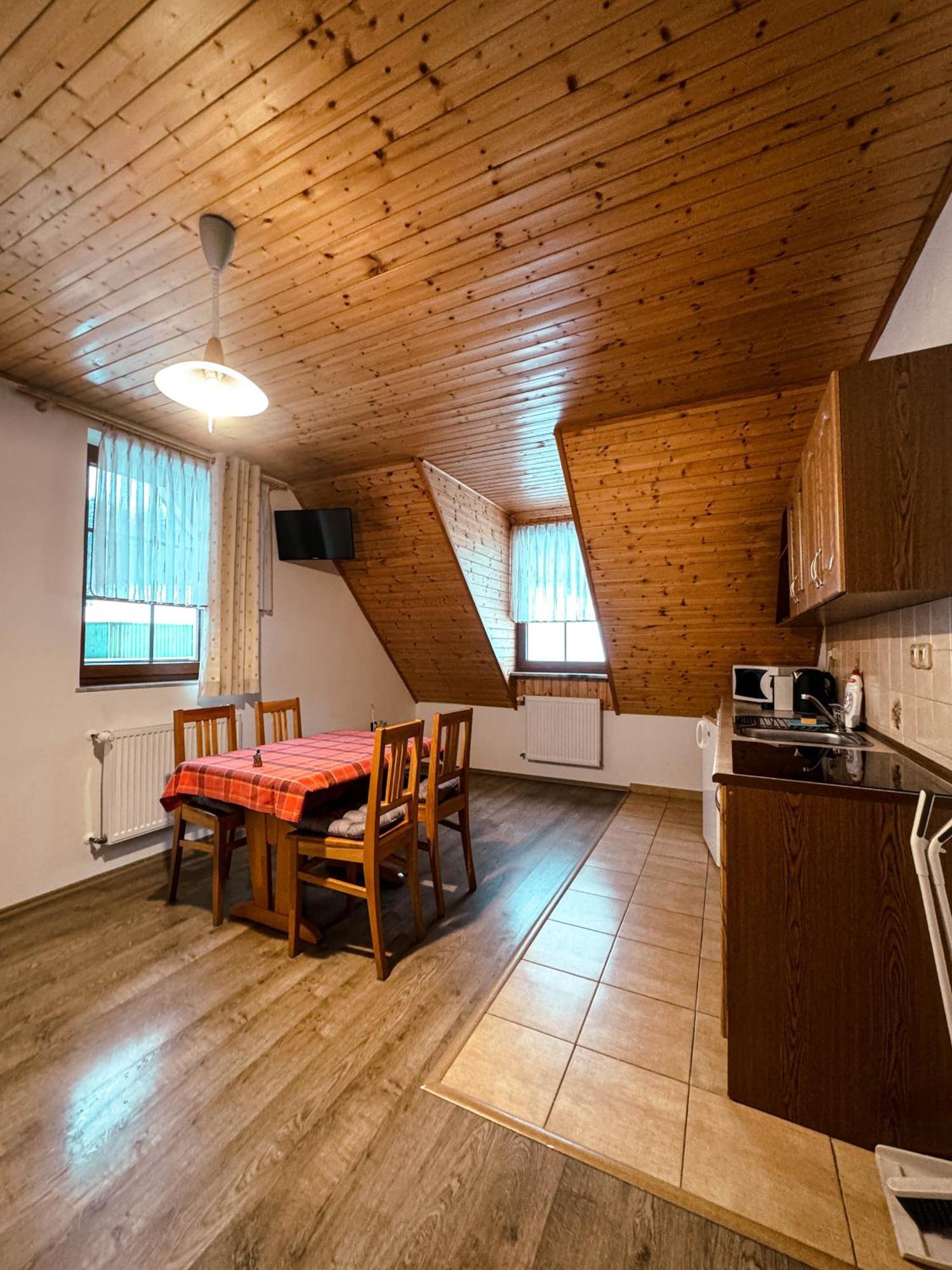 Apartmany Kolb Ramzova Ostružná エクステリア 写真